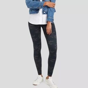 Spanx Seamless Leggings Green Camo Women's Sz Large  NWT